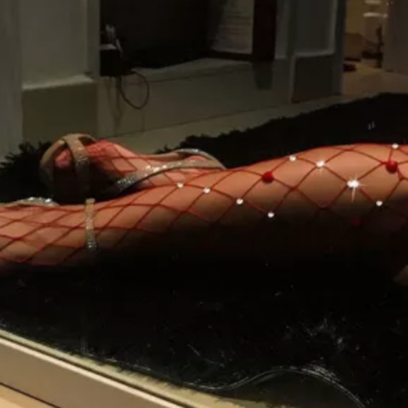 🌼New boutique Heart & Rhinestone fishnet stockings - Picture 3 of 5